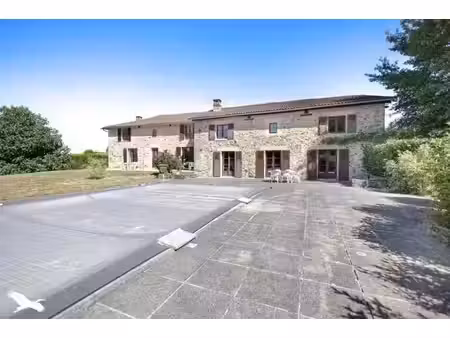 maison en pierre de 10 pièces principales