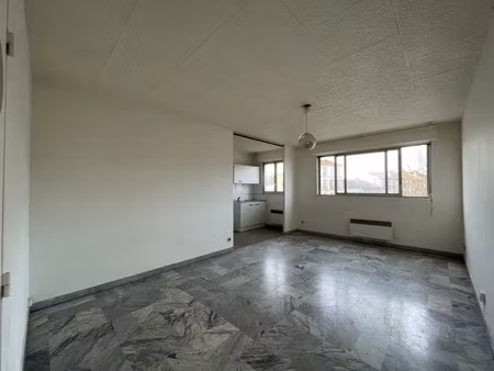 location appartement 1 pièce 39 m² à aubagne (13400)