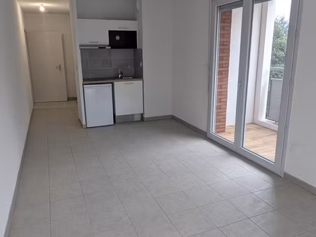 à louer studio de 25 87 m2 situé castanet-tolosane