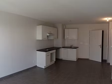 location appartement 2 pièces 40 m² à vaulx-en-velin (69120)