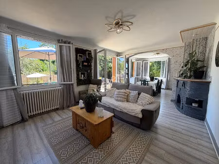 propriété rénovée composée d'une habitation 5 chambres et d'un studio sur plus de 1 500 m²