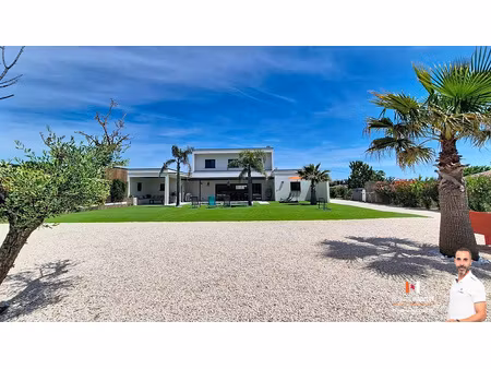 clarensac -- villa contemporaine d'exception construction 202