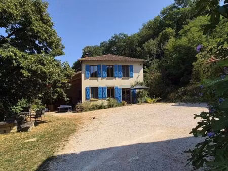 à vendre dans le gers  proche de castelnau-magnoac: maison gasconne dotée d'une cuisine d'