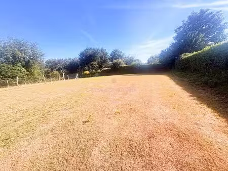 tonneville - terrain viabilisé 1 750 m²  plat et libre de constructeur  proche cherbourg