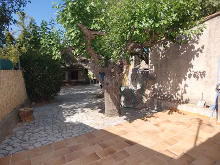 appartement de plain pied sur 234 m2 de terrain avec garage