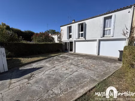a vendre à cognac - maison atypique de 4 pièces avec deux ga