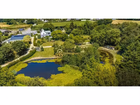 propriété avec piscine et jardin garlan (29)