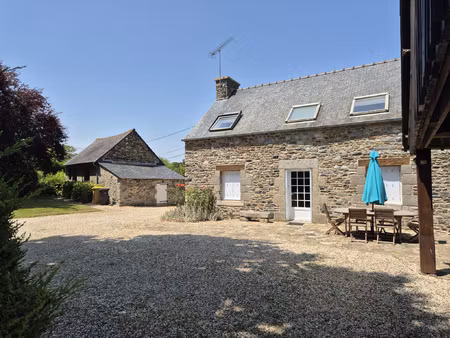 maison en pierres sous ardoises -- 5 chambres  double garage