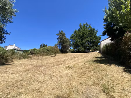 gourdon terrain constructible de 645 m2 en bord de loire