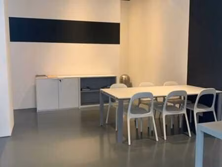 louise / flagey - bureau rénové de 49 m²