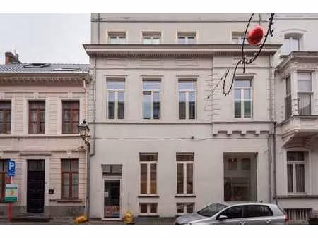 espace commercial en duplex stratégiquement situé