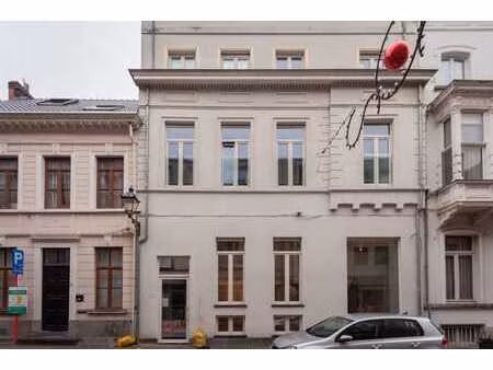 espace commercial en duplex stratégiquement situé