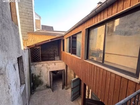 immeuble à rénover entièrement   5 logements