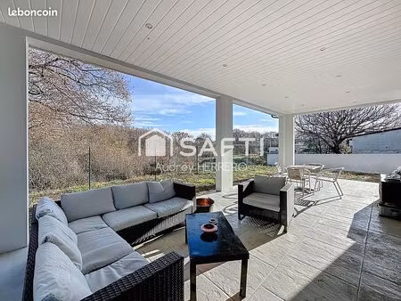 propriété 6 pièces 153 m²