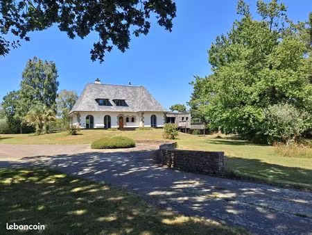 propriété de 221 m2 habitables sur parc arboré de 19000 m2 à 12 min de rennes nord