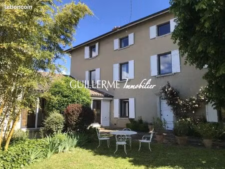 maison 10 pièces 330 m²