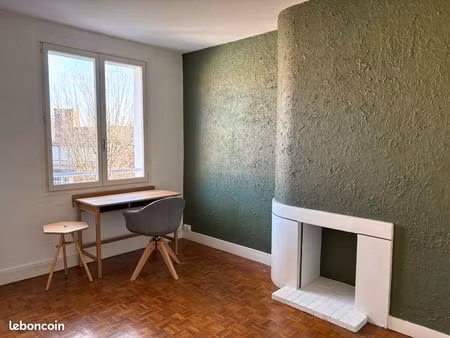 appartement spacieux et lumieux avec balcon en centre ville