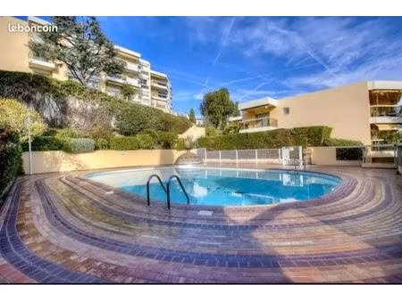 studio meublé climatisé avec jardin  piscine et stationnement –