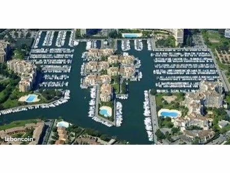 place 2 50 x 7 70m au port cannes marina