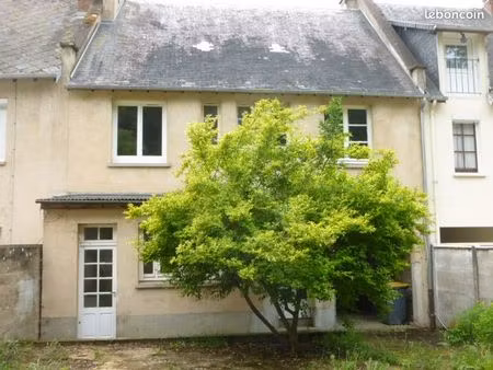 maison de ville avec cour - proche centre-ville