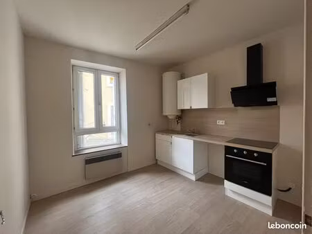 location f1 32m2 homecourt