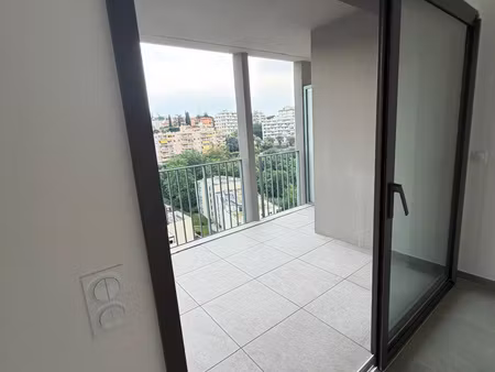 nice superbe t2 neuf de 41 m2 en étage élevé