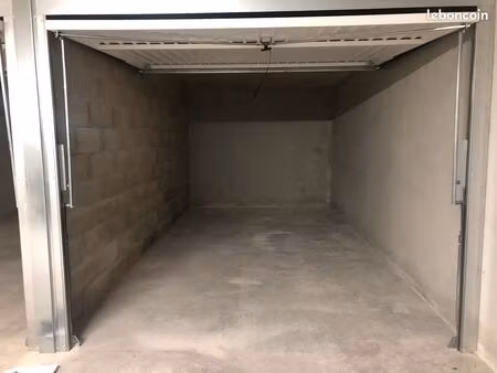 box de stationnement résidence sécurisée au pied tu tram t2 (alfred de vigny)