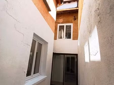 maison atypique sans vis-à-vis • cour & terrasse • économe • 3 ch + bureau • zéro travaux