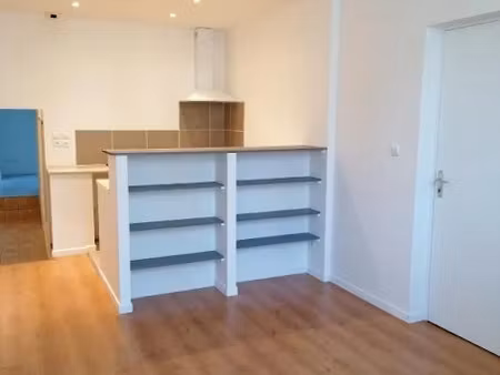 location appartement 2 pièces 32 m² à castelnaudary (11400)  395 €