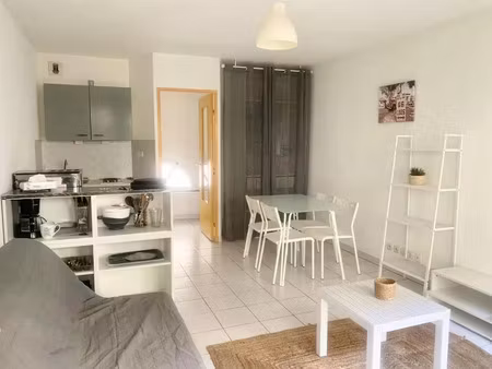location meublée appartement 1 pièce 25 m² à nimes (30000)  455 €
