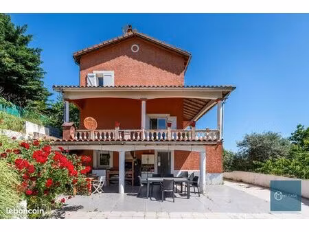 maison 7 pièces 339 m²