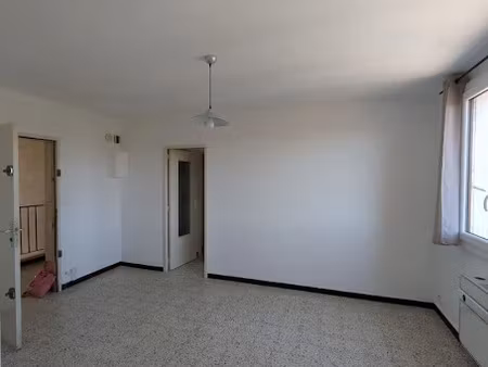 location appartement 2 pièces 45 m² à courthézon (84350)  545 €