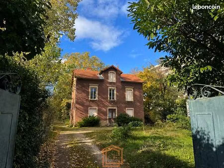 propriété 10 pièces 297 m²