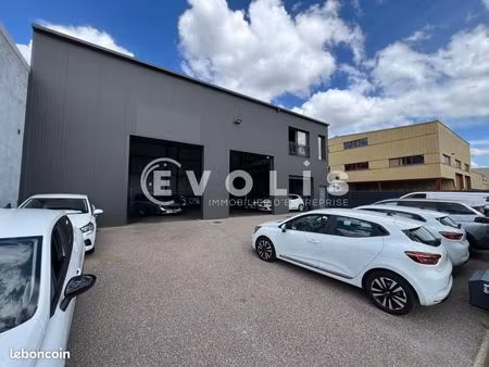 local d'activité 550 m²