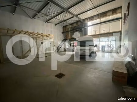 local d'activité 300 m²