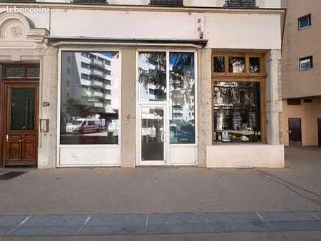 local commercial 77 m²