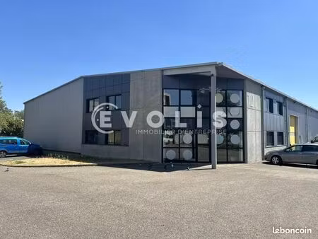 local d'activité 5 242 m²