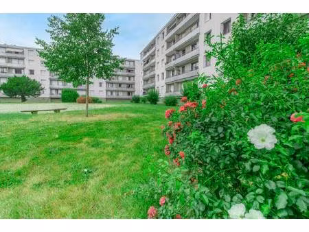 appartement 60 m2  au calme  t3  bois d'arcy  quartier de l'eglise  et proche de toutes co