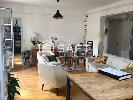 appartement soigné avec terrasse au centre ville