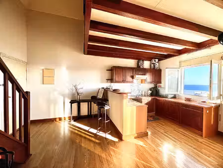 charmant t2 duplex avec vue mer pointe des châteaux