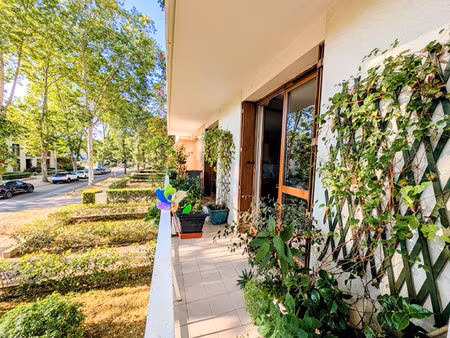 maisons-laffitte - appartement 4 pièces de 80 m² + balcons + cave + séchoir + parking exté