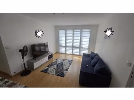 location t2 lumineux de 47 m² à maromme avec cuisine aménagée et équipée et park