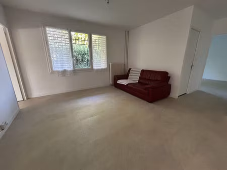 appartement 3 pièces rénové avec local