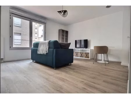 location meublée appartement 1 pièce 32 m² à romainville (93230)  920 €
