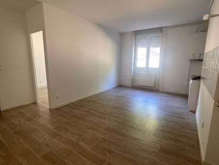appartement saint genest lerpt 2 pièce(s) 39 m2