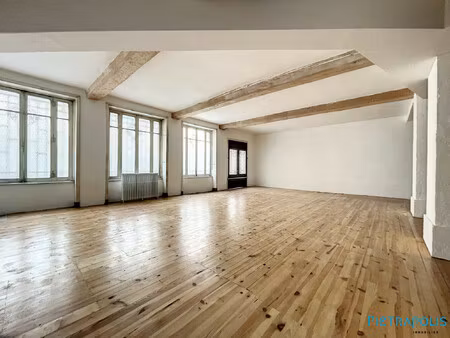 a saisir local commercial de 207m² a renover