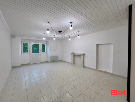 a louer - bédée centre - t4 - 81 58 m² - 950 € - terrasse - garage