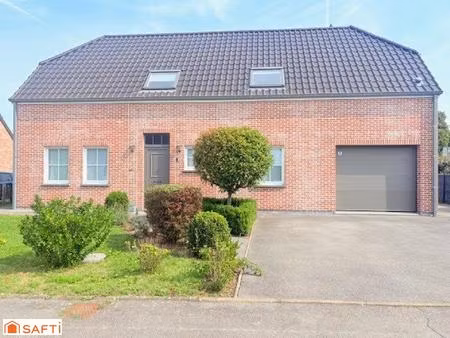 maison individuelle contemporaine de 2012  dans un environnement calme et résidentiel ( su