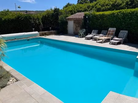 maison familiale avec piscine et jardin