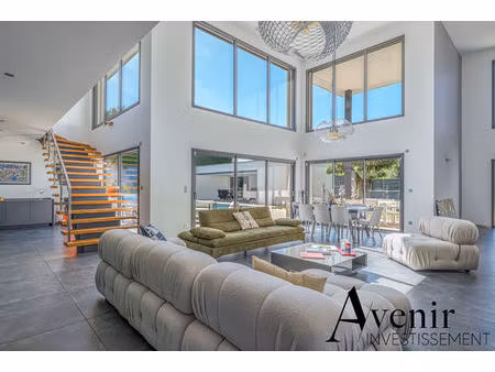 superbe villa contemporaine - 291m2 sur 1500m2 de terrain - climatisée - piscine - pétanqu